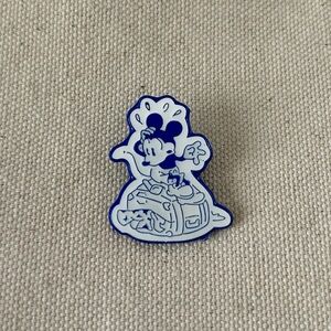 Disney Vacation Club Mickey Disney Trading Pin (2018)